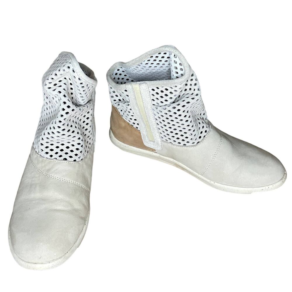 Emu White and Tan Ankle Boots